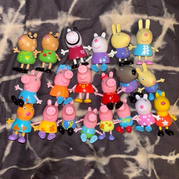 Peppa Pig Family & Friends Toy Figures Lot of 20 Preowned good condition - Picture 1 of 3